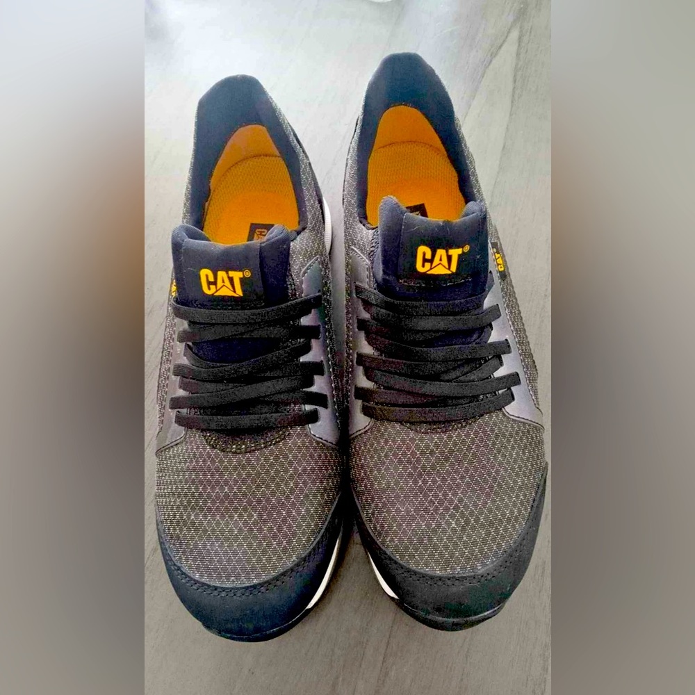 Women’s brand new, never worn. steal toe shoes made by CAT.